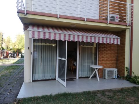 Kiadó Lakás 8600 Siófok , 8600. Siófok, Fő tér 1. (Önkormányzat előtt az utcán)