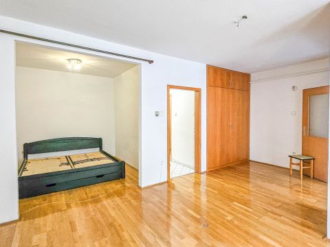 Eladó Lakás 1094 Budapest 9. kerület , Ferenc körútnál, 2000-ben átadott házból, parkoló az árban