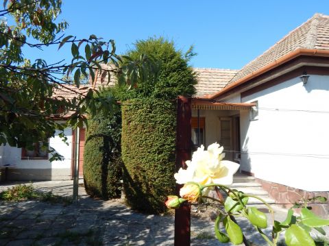 Eladó Ház 8600 Siófok , Kertvárosi kedves kádárkocka eladó!