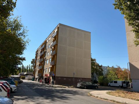 Eladó Lakás 6000 Kecskemét 
