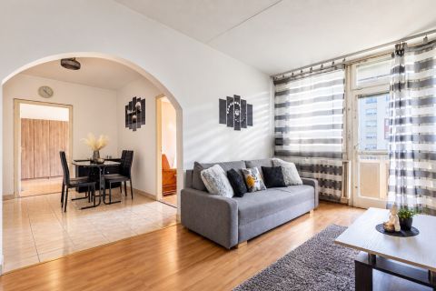 Eladó Lakás 1106 Budapest 10. kerület , 3 szobás, erkélyes lakás az Árkád mögött!