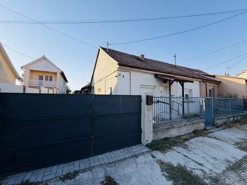 Eladó Ház 2534 Tát Iskola