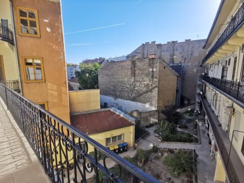 Eladó Lakás 1077 Budapest 7. kerület , azonnal költözhető galériás lakás