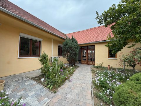 Eladó Lakás 7800 Siklós 