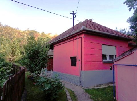 Eladó Ház 2531 Tokod , Zsákutca végén
