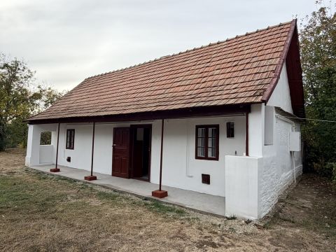 Eladó Ház 2214 Pánd , FELÚJÍTOTT CSALÁDI HÁZ