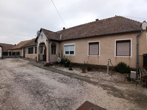 Eladó Ház 2884 Bakonyszombathely 