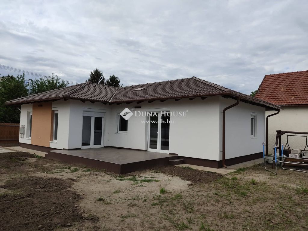 2225 Üllő , Nappali + 3 hálószobás földszintes új építésű családi ház — 1/9