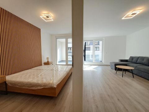 Eladó Lakás 1134 Budapest 13. kerület , Bútorozott gépesített konyhás, teraszos új lakás