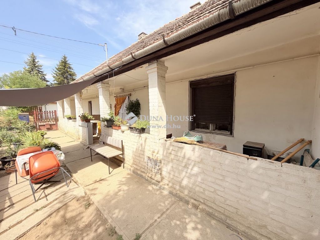 2251 Tápiószecső , 2 szobás családi ház, nagy saroktelken, felújítandó. — 1/16