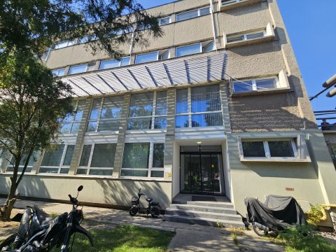 Kiadó Irodaépület 9028 Győr 