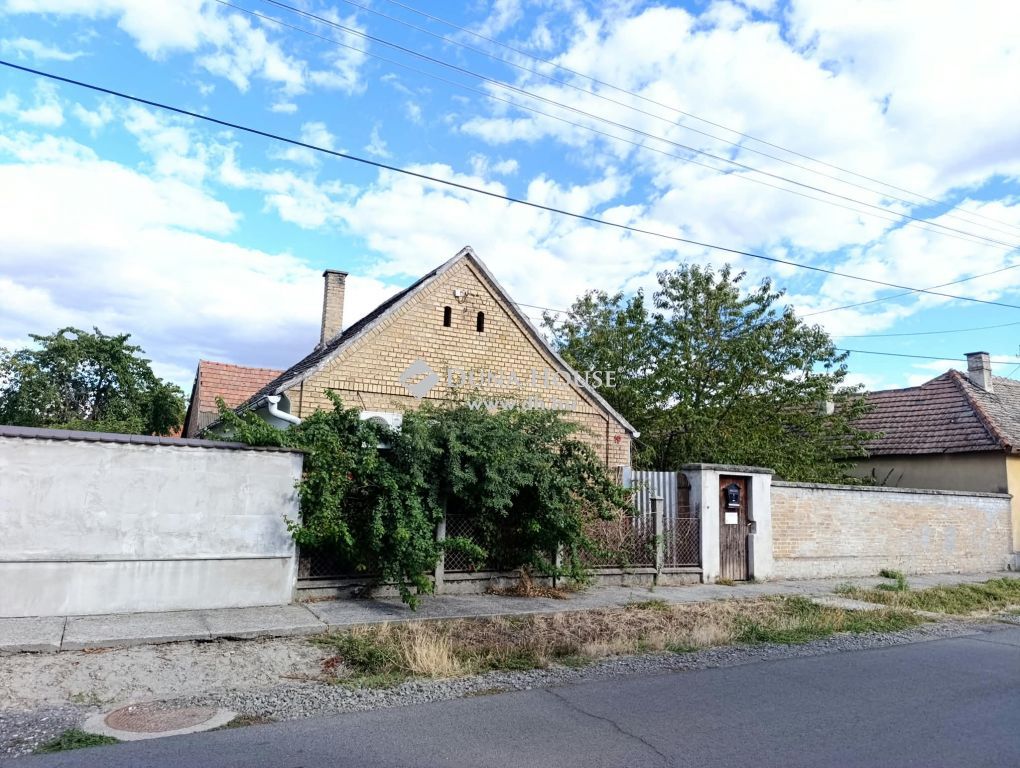 7700 Mohács , Mohácson belvároshoz közeli ház — 1/22