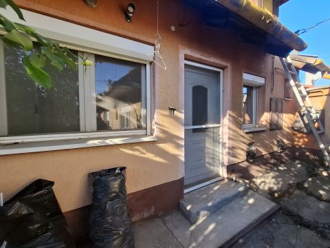 Eladó Ház 6100 Kiskunfélegyháza , Saját udvaros, két lakrészes ház
